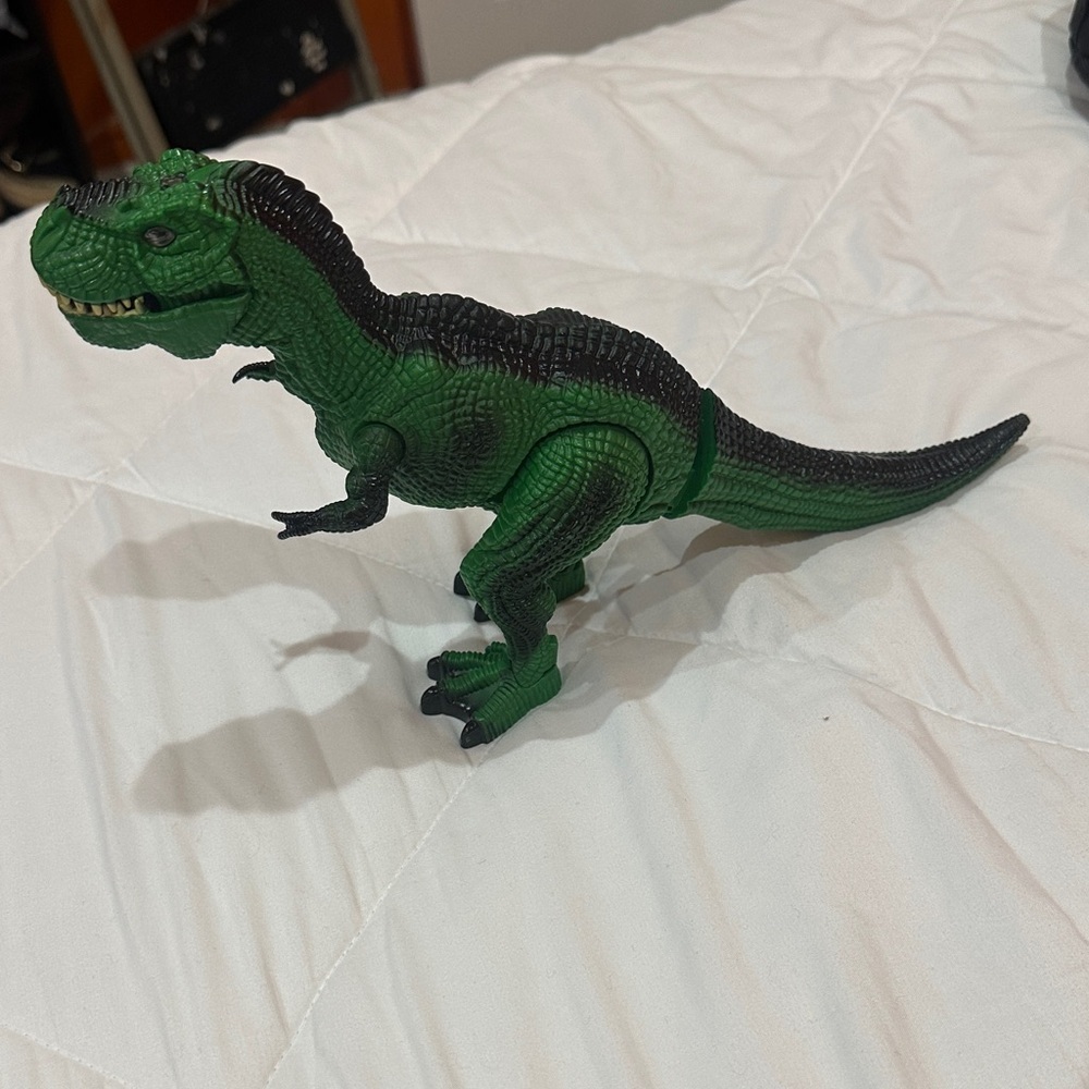NEW Green Dinosaur Reptile Toy